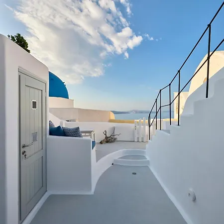 Cave Villa Ía