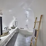 Cave Villa Oia (Santorini)