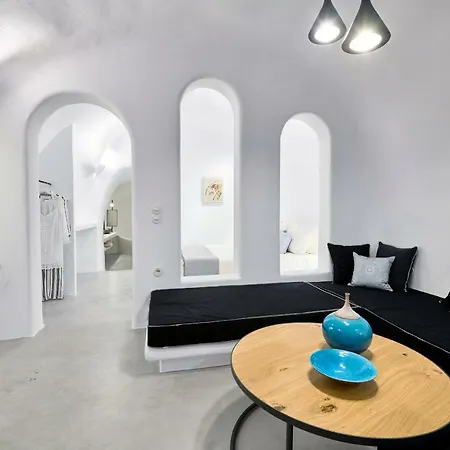 Villa Cave Oia