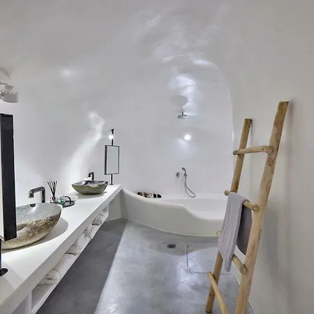 Cave Villa Oia