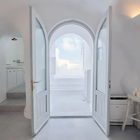 伊亚洞穴套房别墅 *