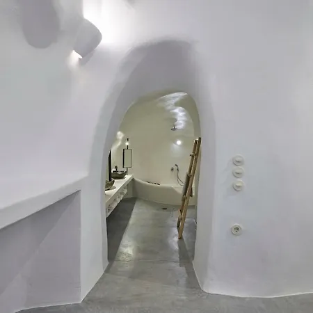 Villa Cave